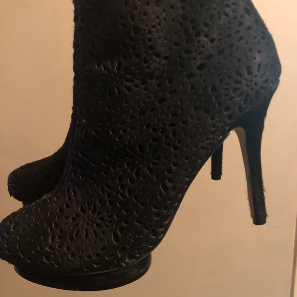 BCBG Max Azria black calf laser design cut booties Sz 10 - Picture 3 of 7